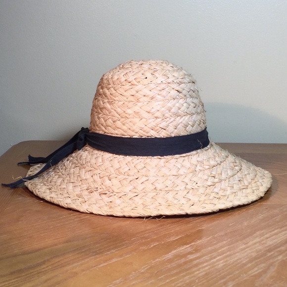Old Navy straw hat with black bow - Picture 2 of 6